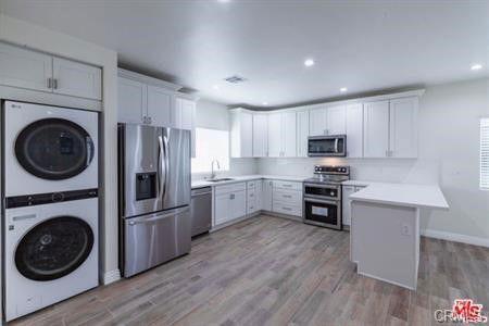 Foto del edificio - 8644 Corbin Ave