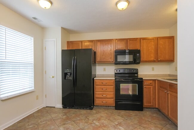 Building Photo - 17764 Cedarbrook Dr