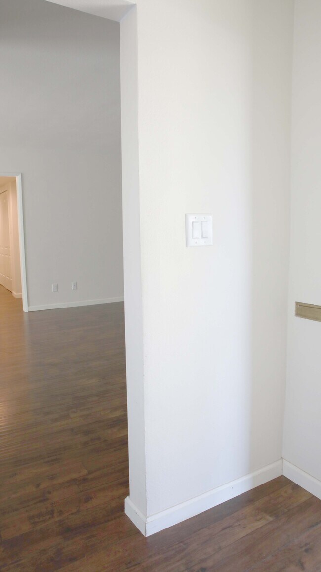 Entry Way Vestibule - 11172 Bellaire St