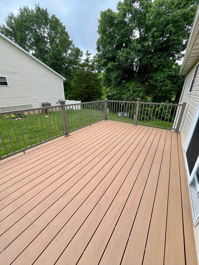 Building Photo - Duplex | 2 Bed | 2 Bath
