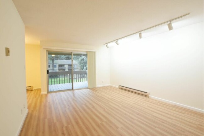 Building Photo - 505 Cypress Point Dr