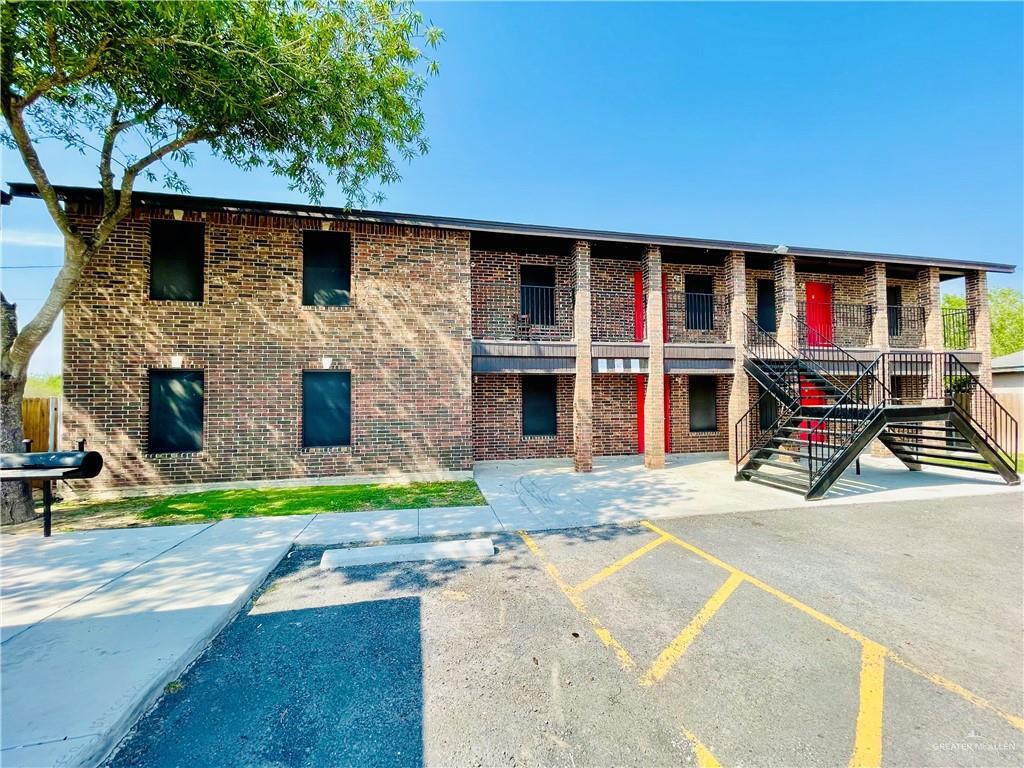 Primary Photo - 1411 Oak St