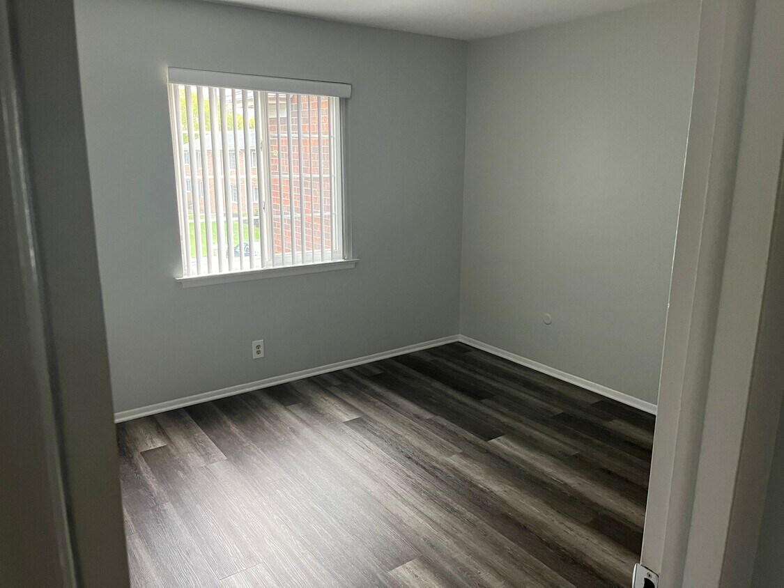 25316 Shiawassee Cir Unit Condo in gated commy, Southfield, MI 48033