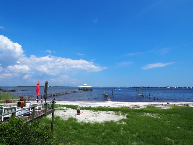 Foto del edificio - Dolphin watching from your own private beach!