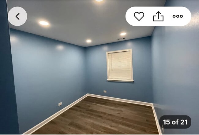 Dormitorio - 5911 S Indiana Ave