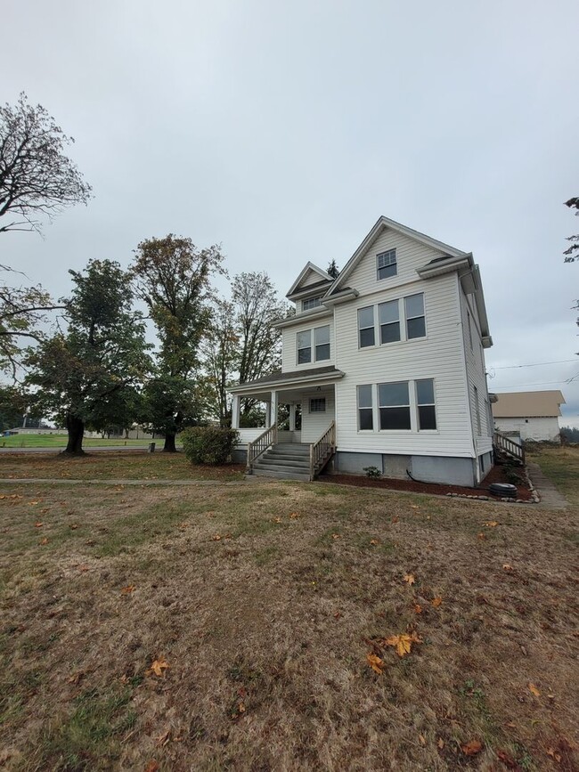 Building Photo - Cozy 4 Bed, 1.5 Bath Country House in Jeff...