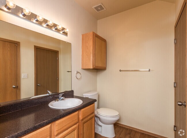 2 habitaciones, 1,5 baños - 1043 pies cuadrados "Topaz" Medio baño - Stone Creek Village