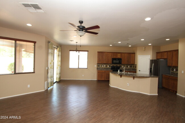 Building Photo - 11310 W Monte Vista Rd