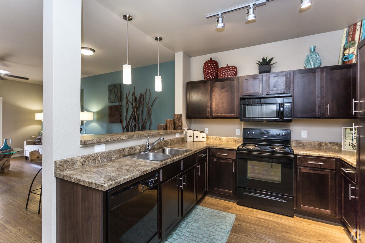 Highpointe Park Apartments in Thornton, CO