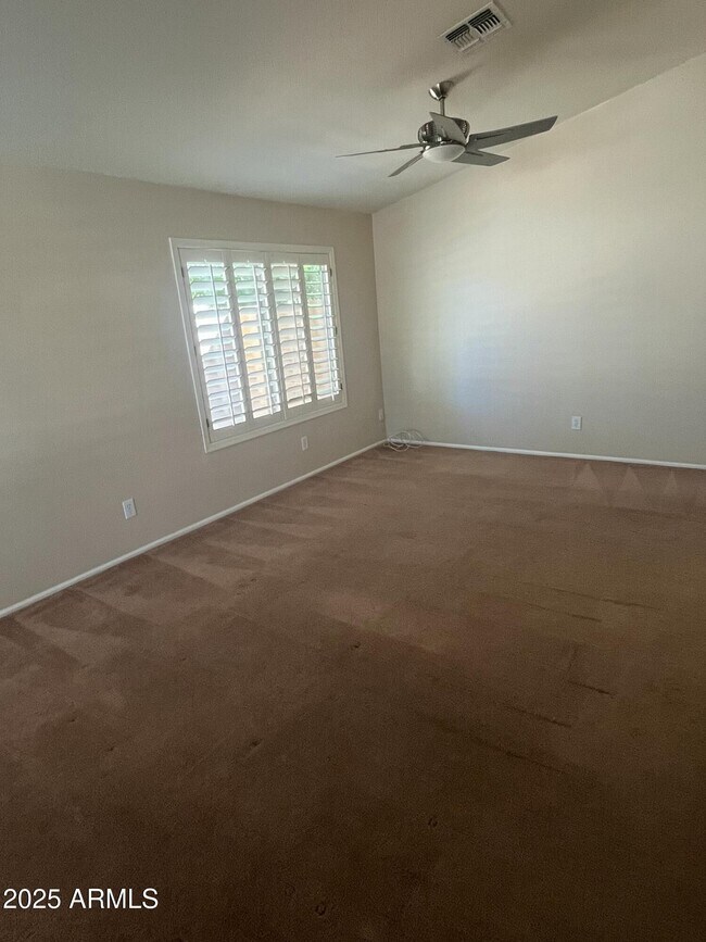 Building Photo - 2213 W Madre Del Oro Dr