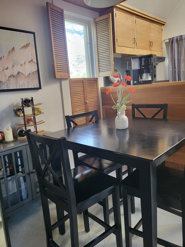 Comedor - 336 S Washington St