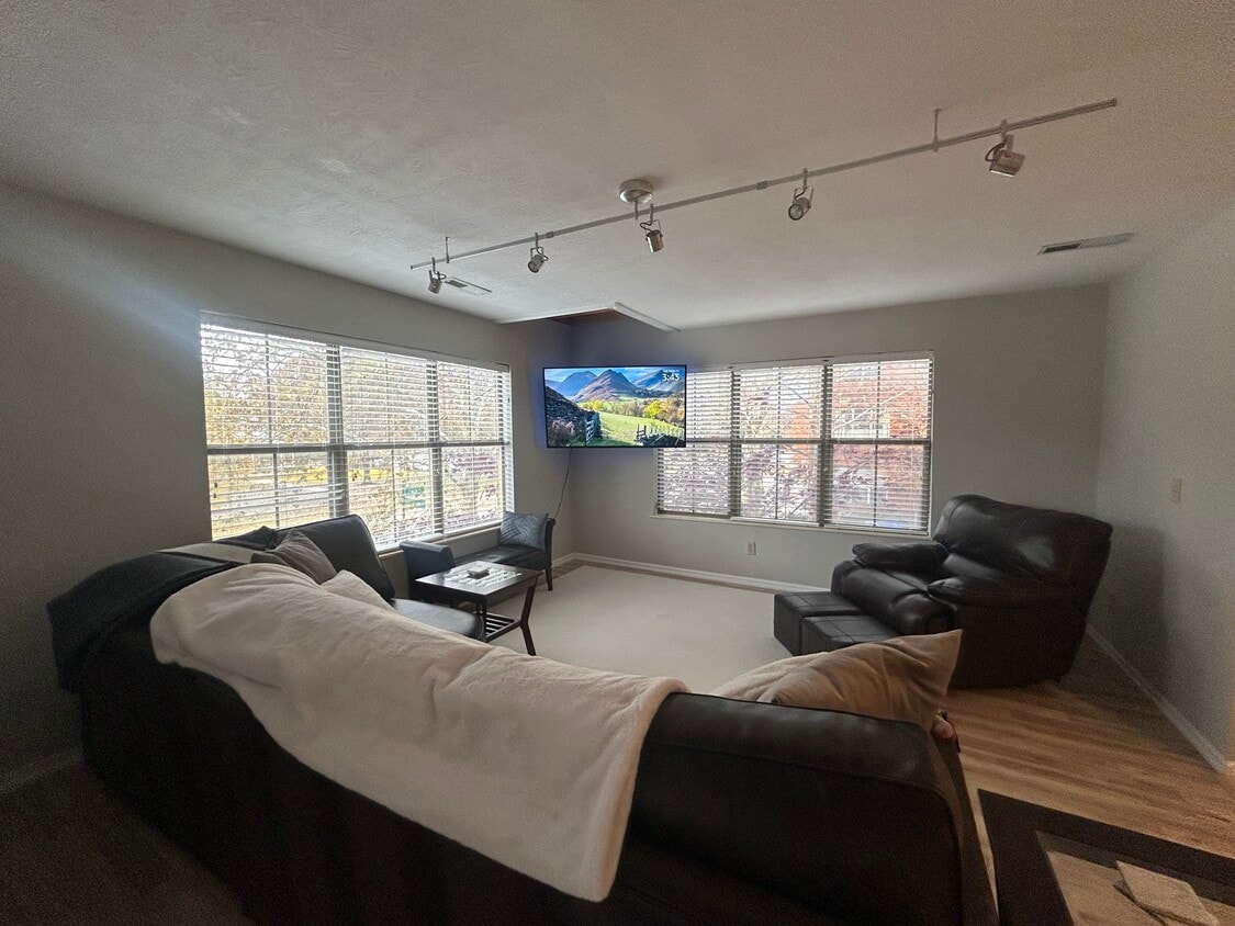 Foto principal - 59 W Lincoln St