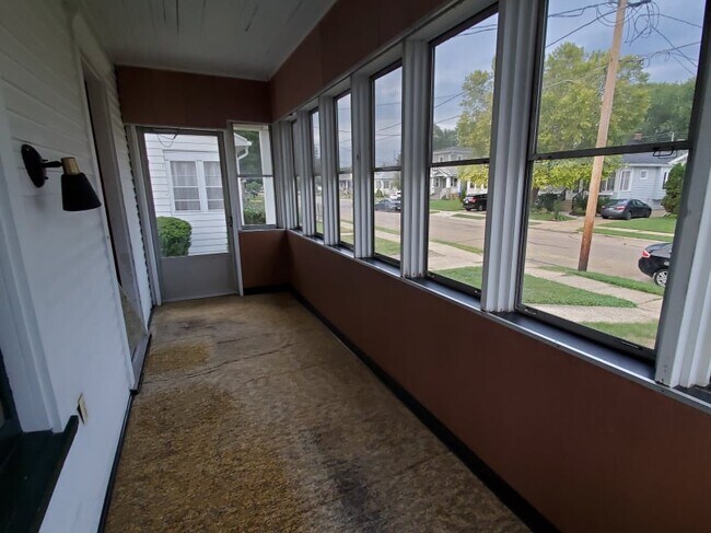 Sun Room - 7116 27th Ave
