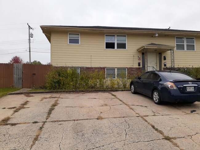 Building Photo - 5601 E 139th Ter