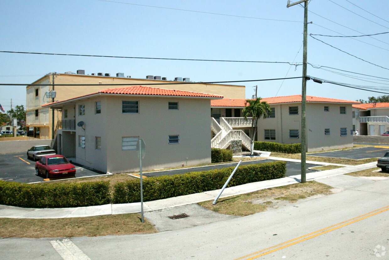 Foto principal - 3337 SW 9th St