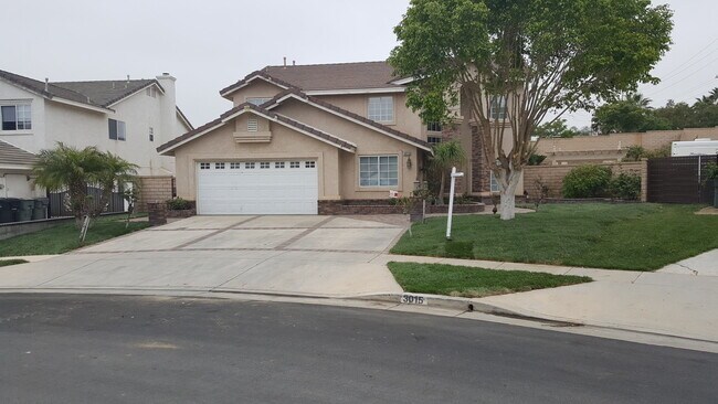 Foto del edificio - 3015 Briarhaven Ln