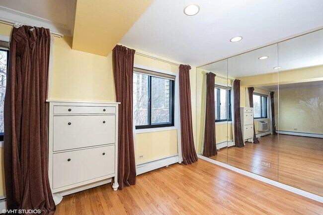 Foto del edificio - 2336 N Commonwealth Ave