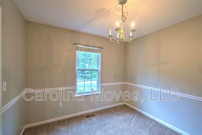 Building Photo - 5 Fieldcrest Ct