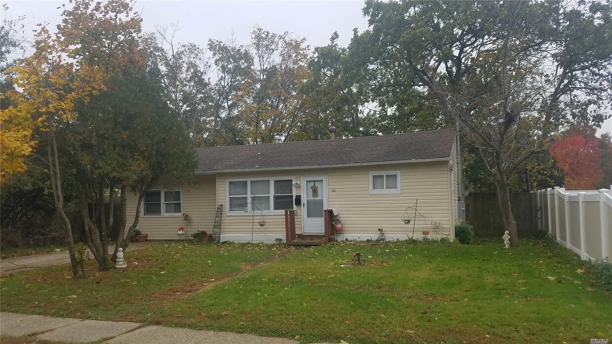 24 E Cherry St, Central Islip, NY 11722 House Rental in Central Islip