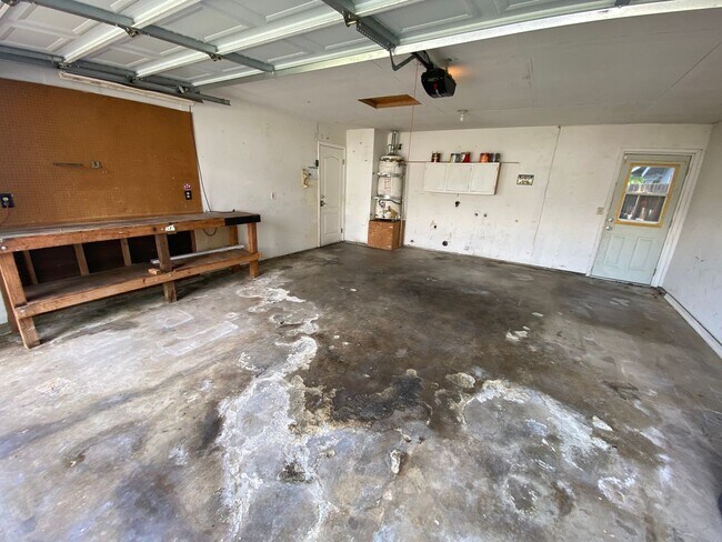 Foto del edificio - Nice Condo located in St. John's Parkway! ...