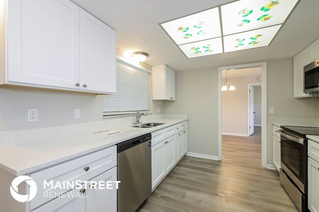 Building Photo - 8024 Nicklaus Dr