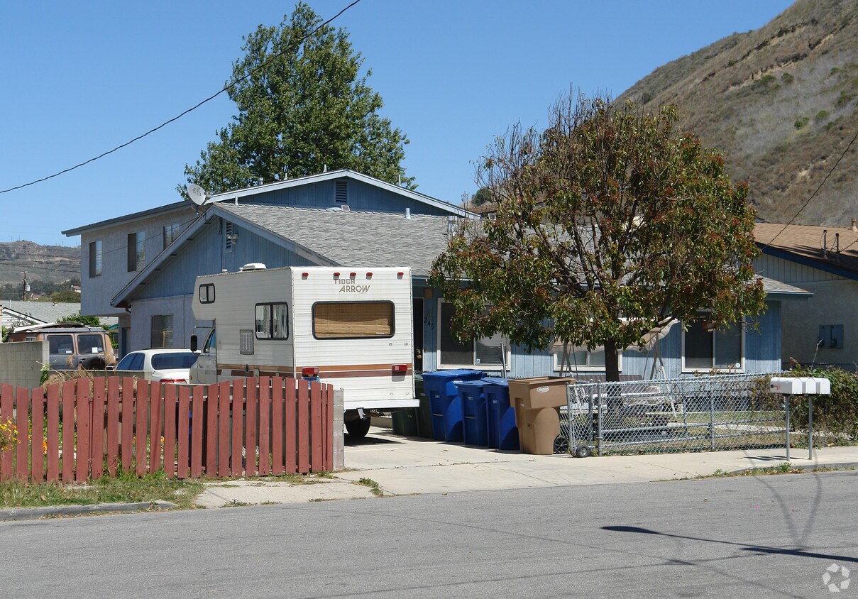 Foto principal - 245-247 E Barnett St