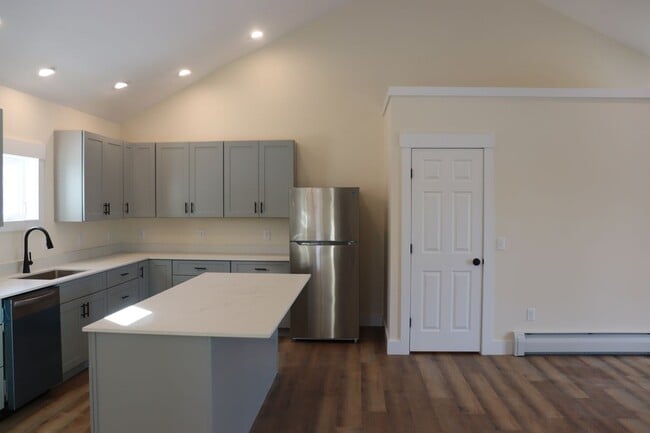 Building Photo - 1785 Kellogg Rd