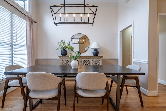 Building Photo - 350 Park Creek Ridge