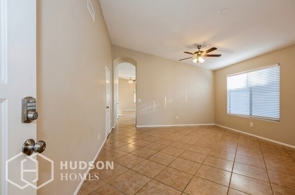 Foto del edificio - NOW AVAILABLE! 16778 W Fillmore St, Goodye...