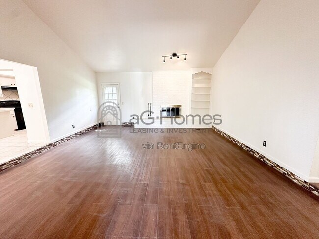 Foto del edificio - 909 Cherrywood Ln