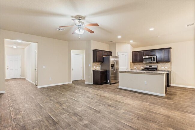 Building Photo - 10625 Menominee Falls Ln