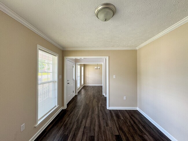 Foto del edificio - Charming 3 Bed 2.5 Bath Hope Mills Home