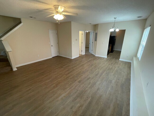 Foto del edificio - 237 Fern Ridge Ct
