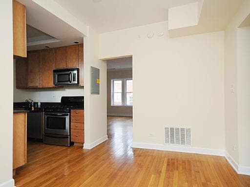 Building Photo - 1346 W Estes Ave