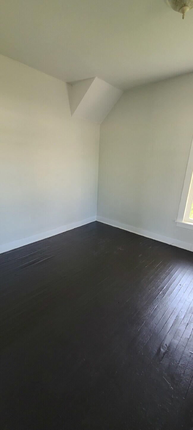 Foto del edificio - Spacious 4-Bedroom Home in Prime Flint Location