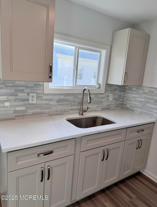 Foto del edificio - 83 Bayside Pkwy