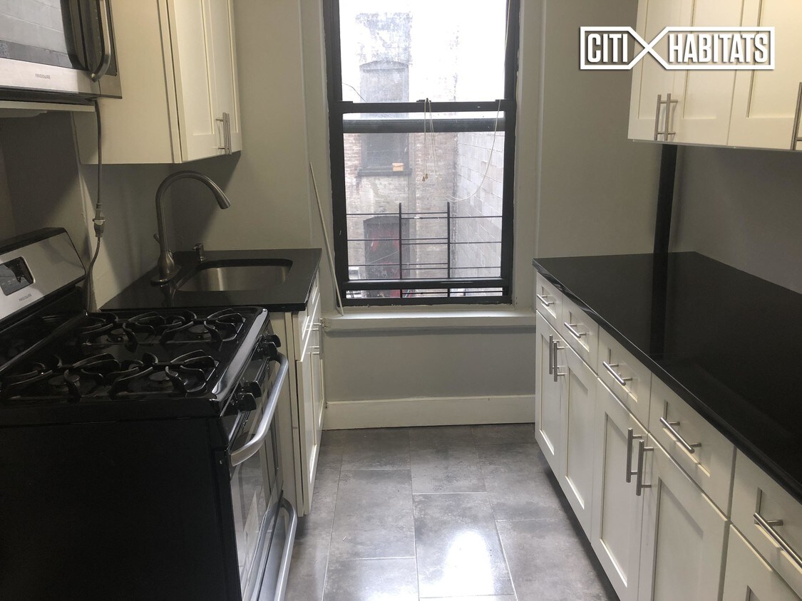 Building Photo - 565 W 181st St
