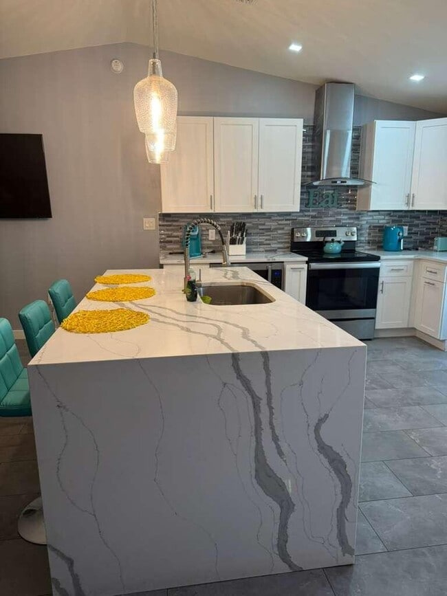 Foto del edificio - 514 Waylaid Ave SW
