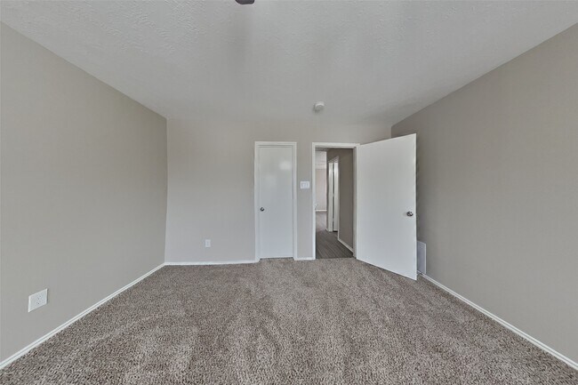 Foto del edificio - 11950 Rolling Stream Dr