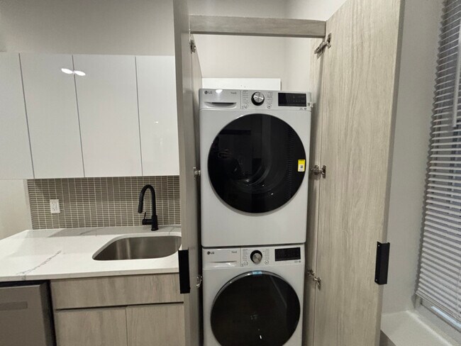 Photo - 5008 Palisade Ave Apartment