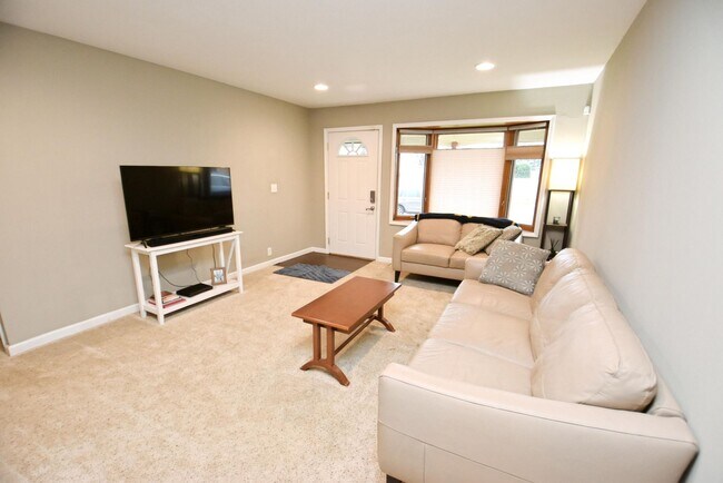 Building Photo - Updated ranch style home for rent in South Bend Indiana