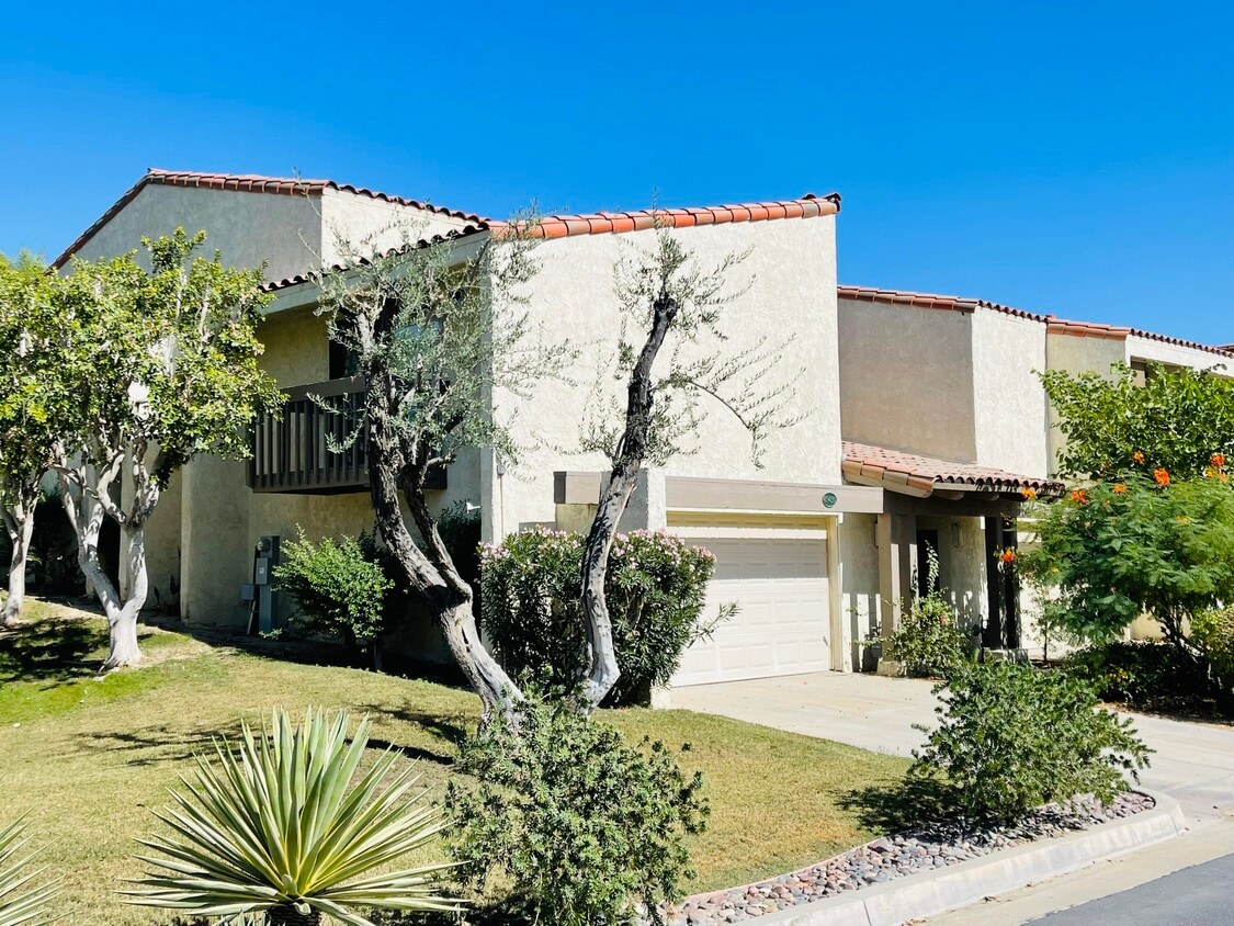 45430 Driftwood Dr, Palm Desert, CA 92260 Condo for Rent in Palm