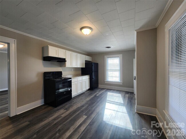 Building Photo - 1126 S Fulton St