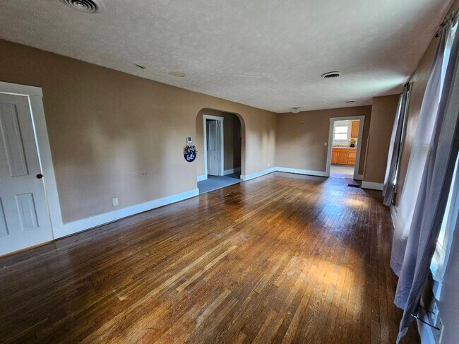 Foto del edificio - 528 N Madriver St