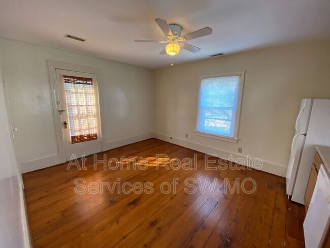 Foto del edificio - 1628 N Benton Ave