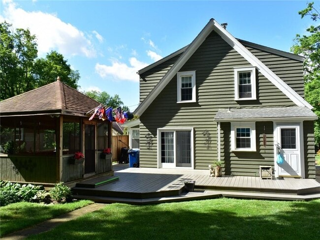 Building Photo - 351 Ravine St