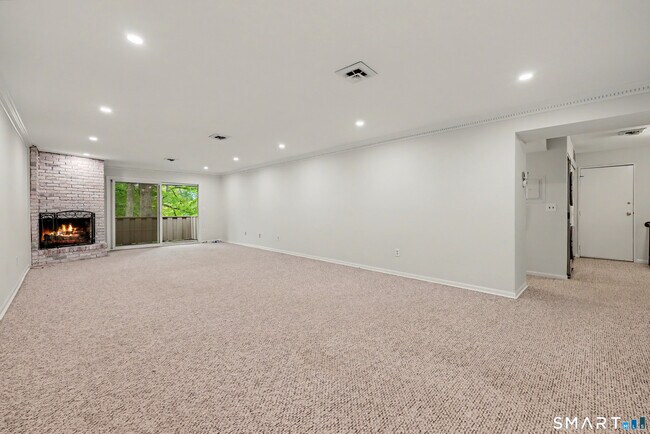 Building Photo - 172 Gillies Ln