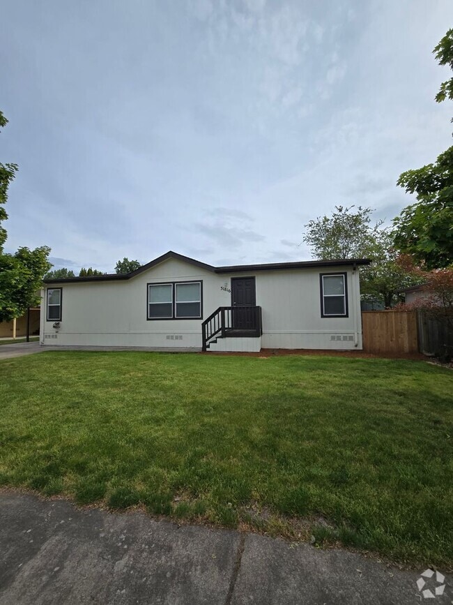 Building Photo - 31816 Forsythia Ln