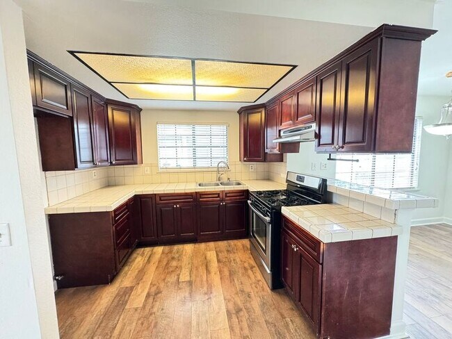 Foto del edificio - 8784 Pine Crest Pl