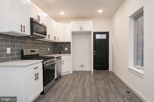 Building Photo - 5027 Aspen St